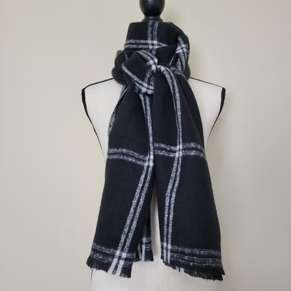 NWT St. John's Bay Black/White Plaid Blanket Scarf Rectangle Super Soft